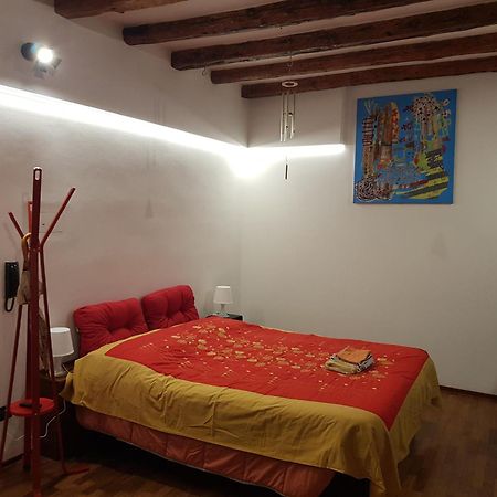 Monolocale Sui Tetti Di Bologna - Via Indipendenza Apartamento Exterior foto