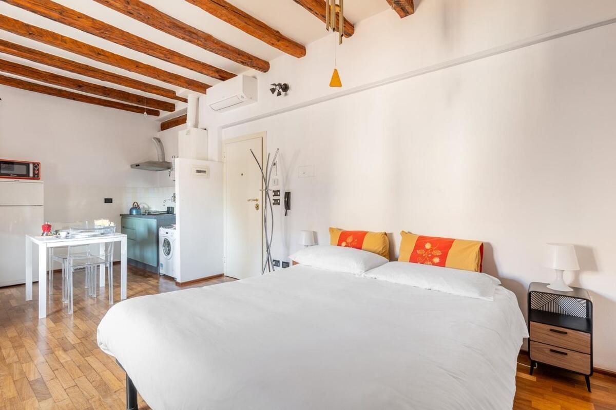 Monolocale Sui Tetti Di Bologna - Via Indipendenza Apartamento Exterior foto